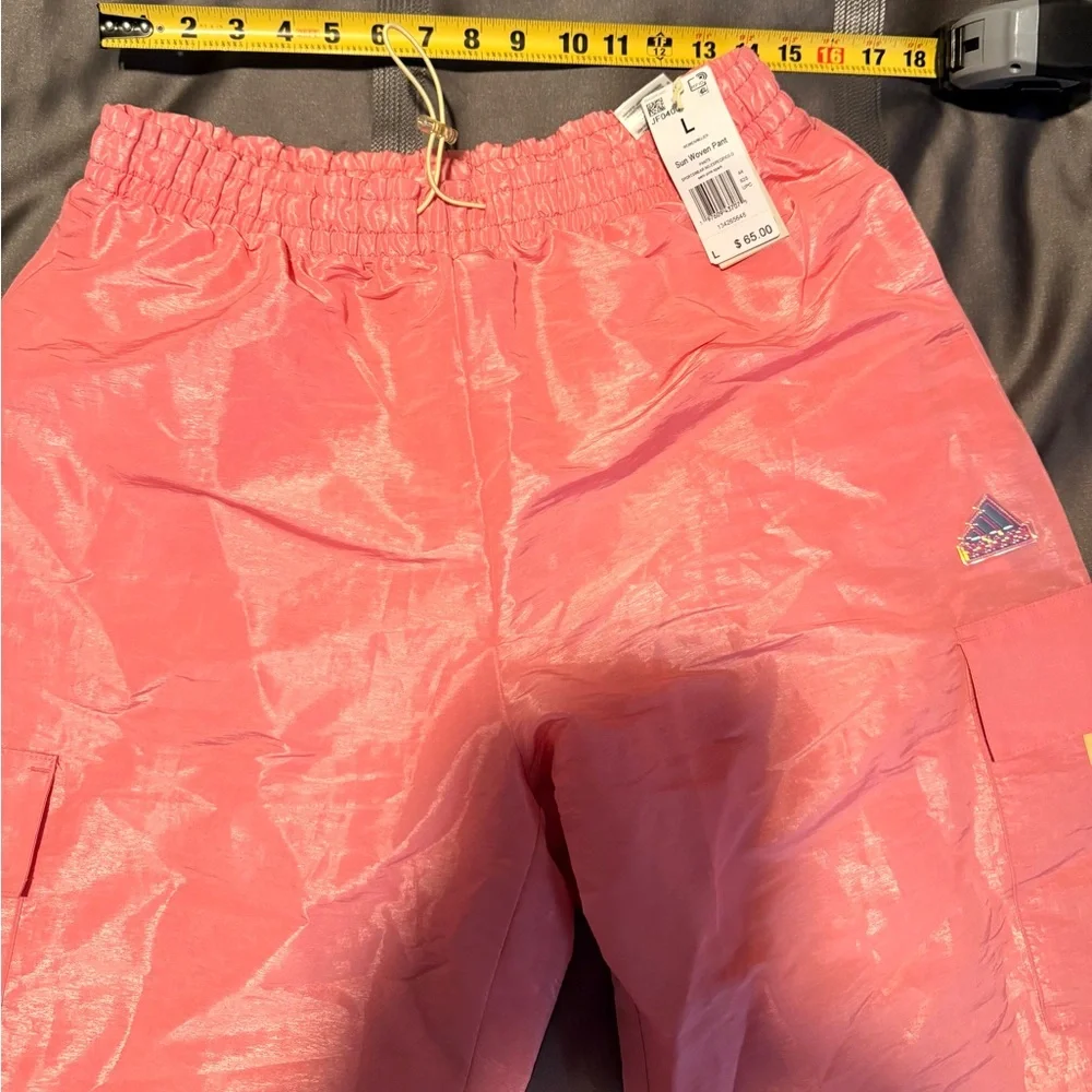 Adidas Sun Woven Pant- women size Large- semi pink spark- NWT - Picture 1 of 9